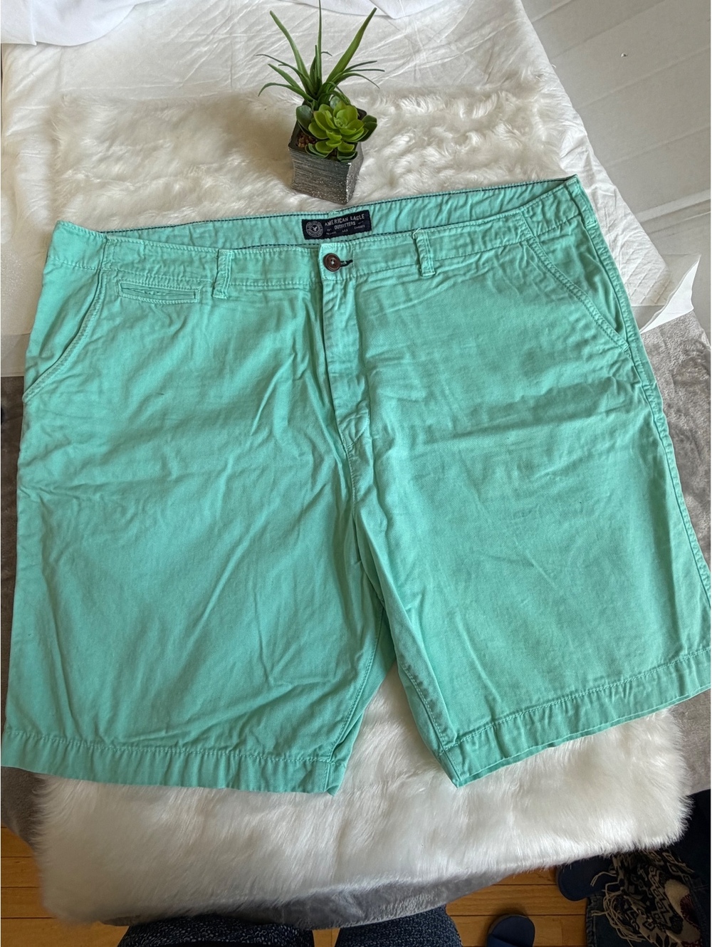 Men’s American Eagle Mint Green Chino Shorts – Size 46 – Cotton